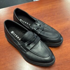 Serra loafers size 9 // 092637